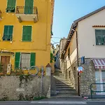 Nisida House 5 Terre Daire